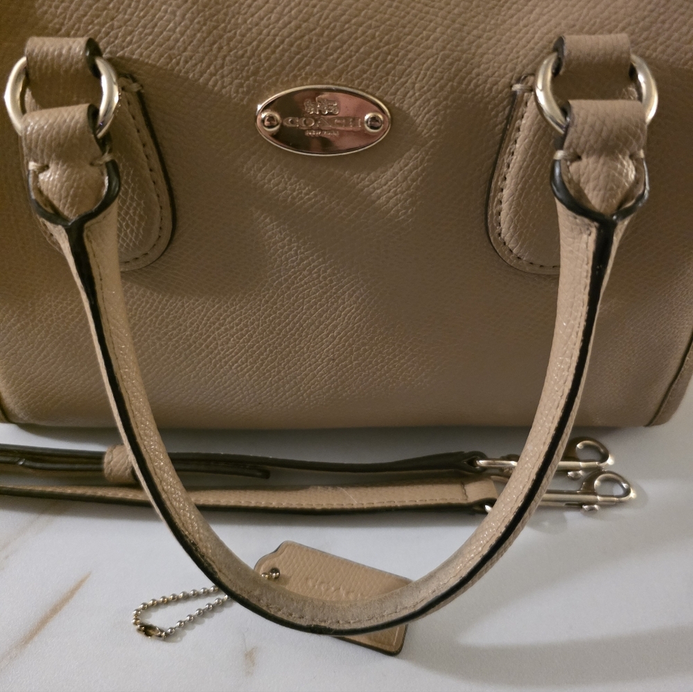 Coach Tan Leather Shoulder Bag with Signature Pouch See Pic 2 For Pouch - Picture 6 of 16